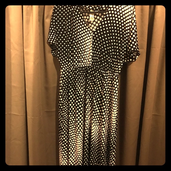 Cute Black & White Polkadot Maxi dress - Picture 1 of 6